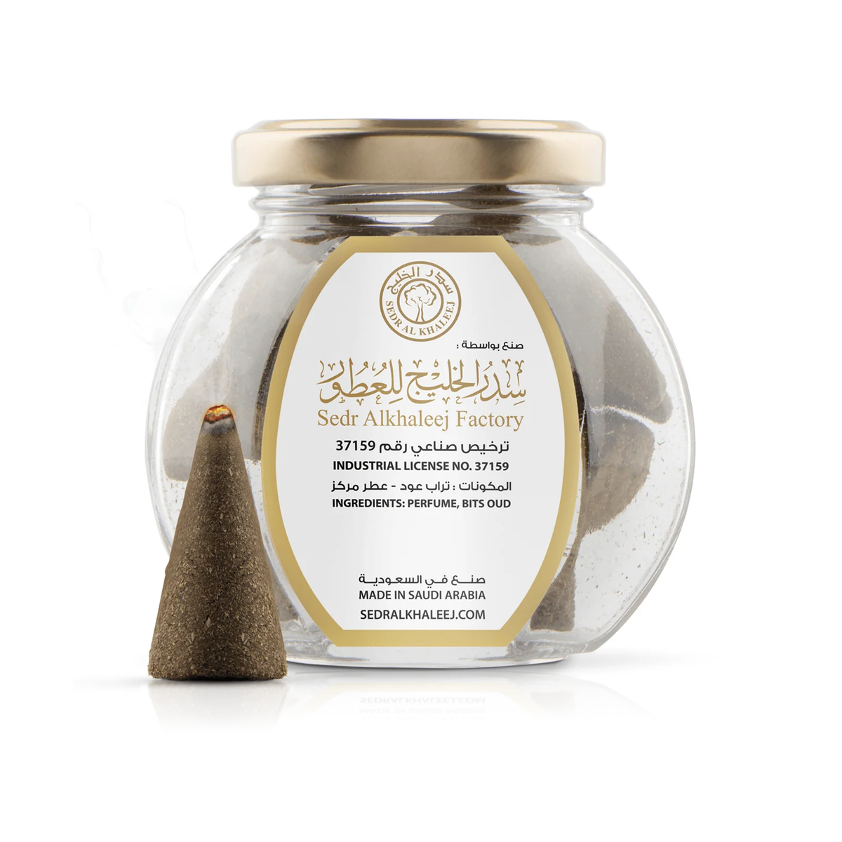 Back label of Al-Ajwaa Pyramid Maamoul 50 g: ingredients oud powder and concentrated perfume, beside a pyramid piece