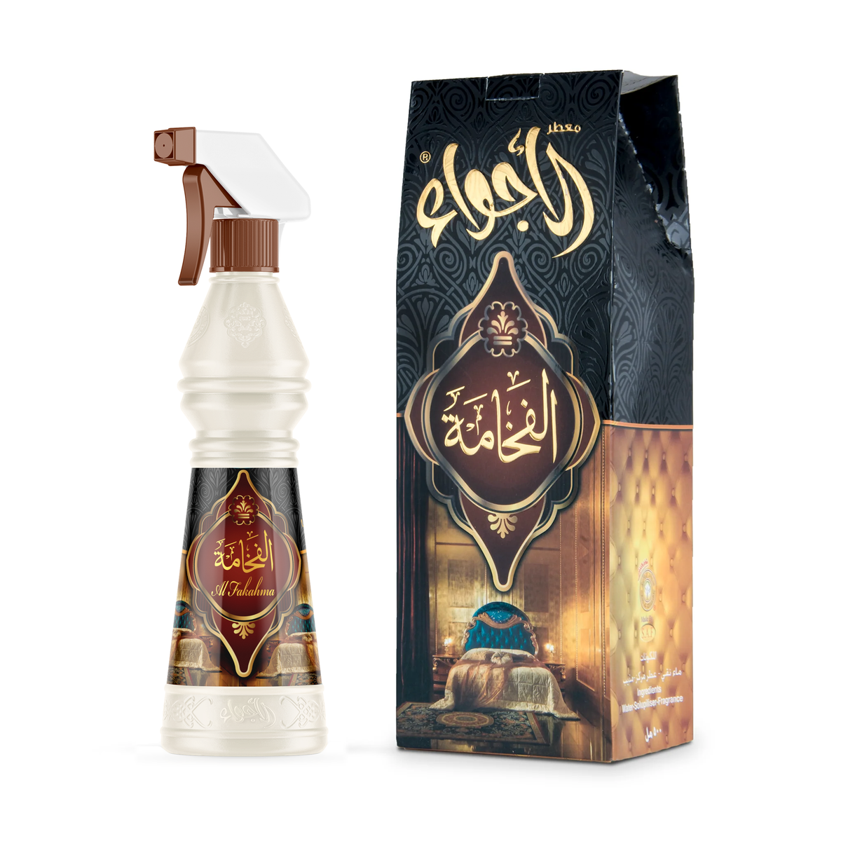 معطر الأجواء الفخامة 500 مل بعبوة بيضاء وبخاخ بني بجانب علبته الداكنة المزخرفة على خلفية بيضاء